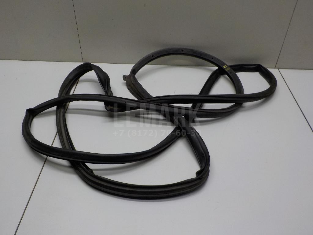 Уплотнитель двери 821402Y000 Hyundai-Kia