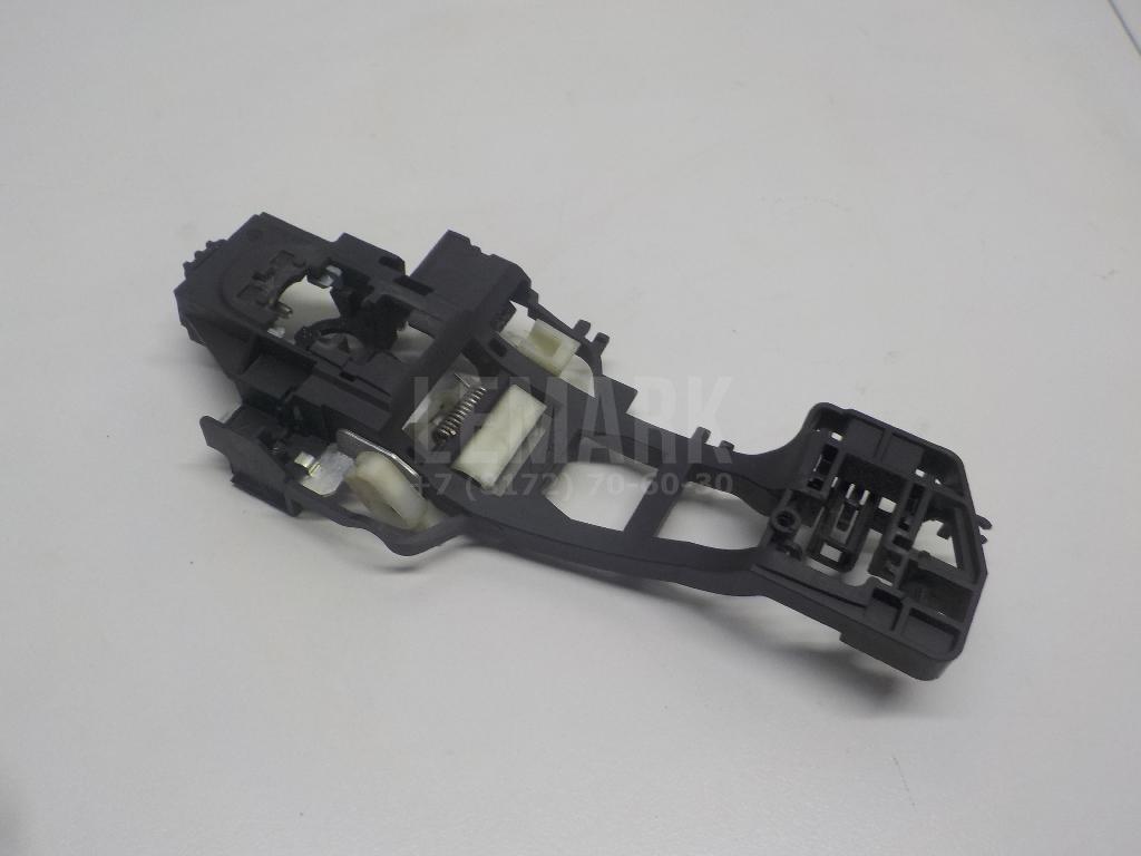 Кронштейн ручки 1747574 Ford