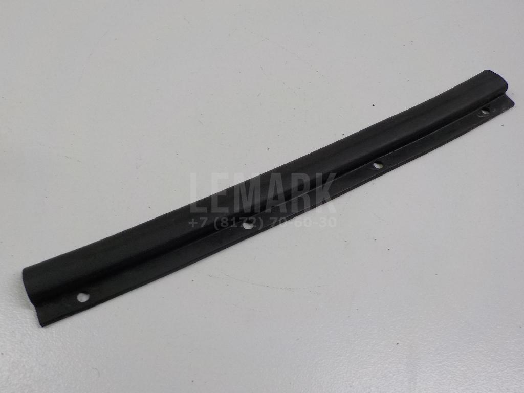 Уплотнитель капота 3T0823735 VAG