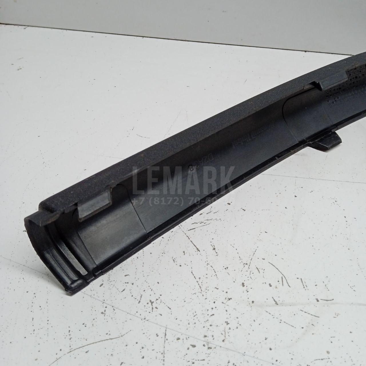 Молдинг заднего бампера правый для  Ford Escape EUR 2007-2009