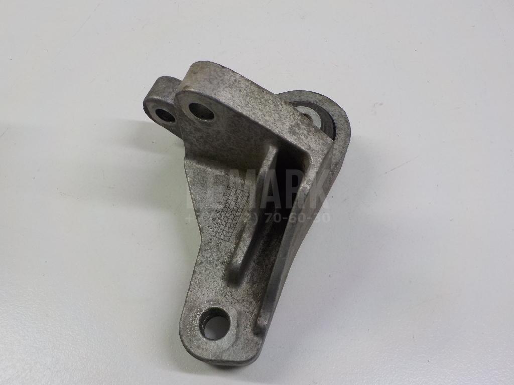 Кронштейн опоры КПП 31262714 Volvo