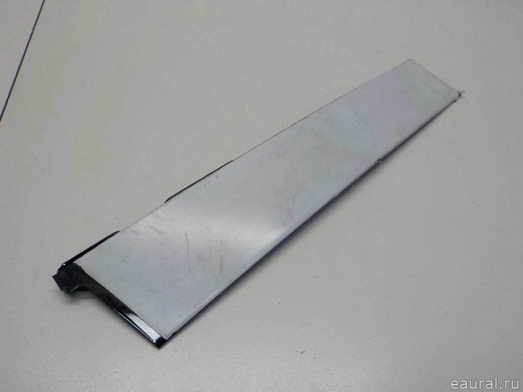 Накладка двери передней левой