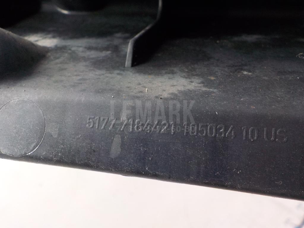 Кронштейн накладки на порог (наружней) для  BMW 3-serie E36 1991-1998