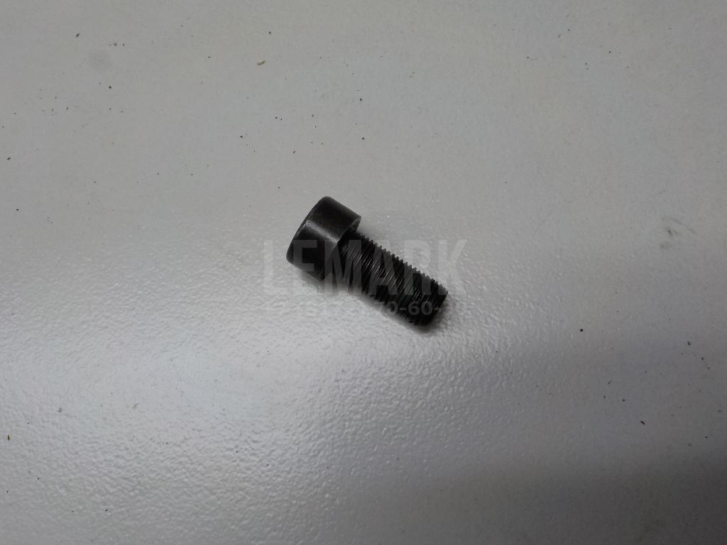 Болт маховика