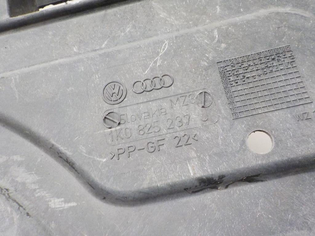 Пыльник двигателя центральный для  Audi A6 (C8,4K) 2018