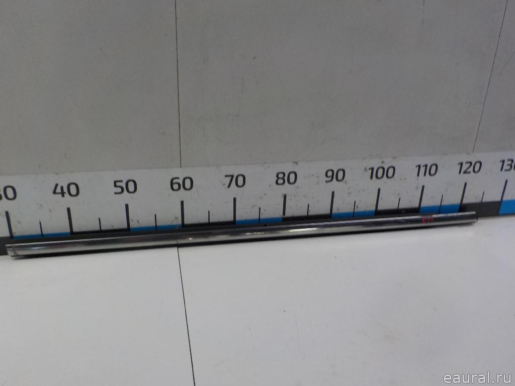 Накладка стекла переднего правого