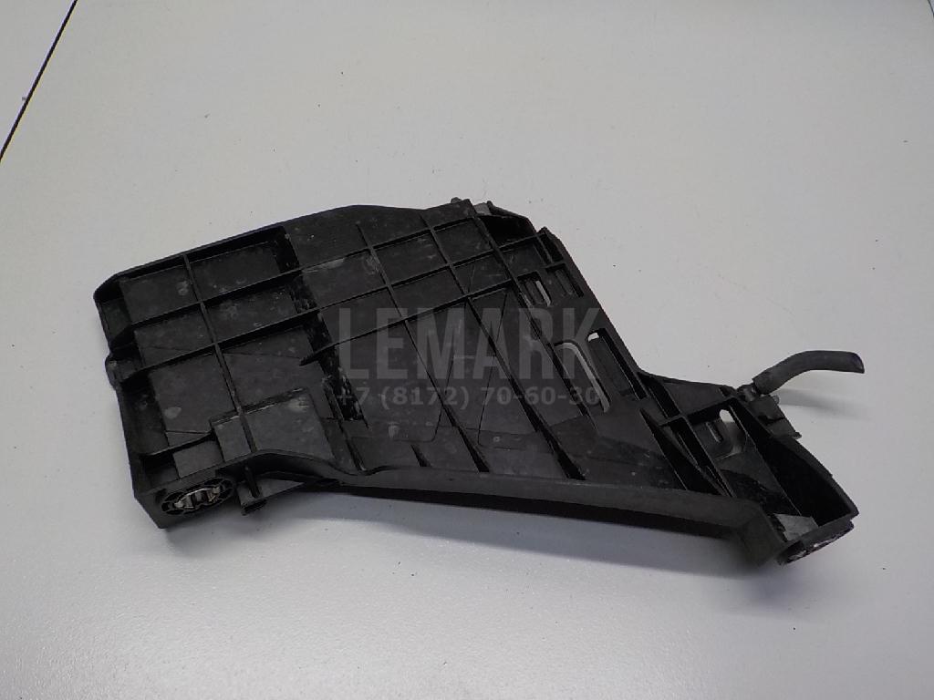 Кронштейн крепления фары для  Audi Q6 2022