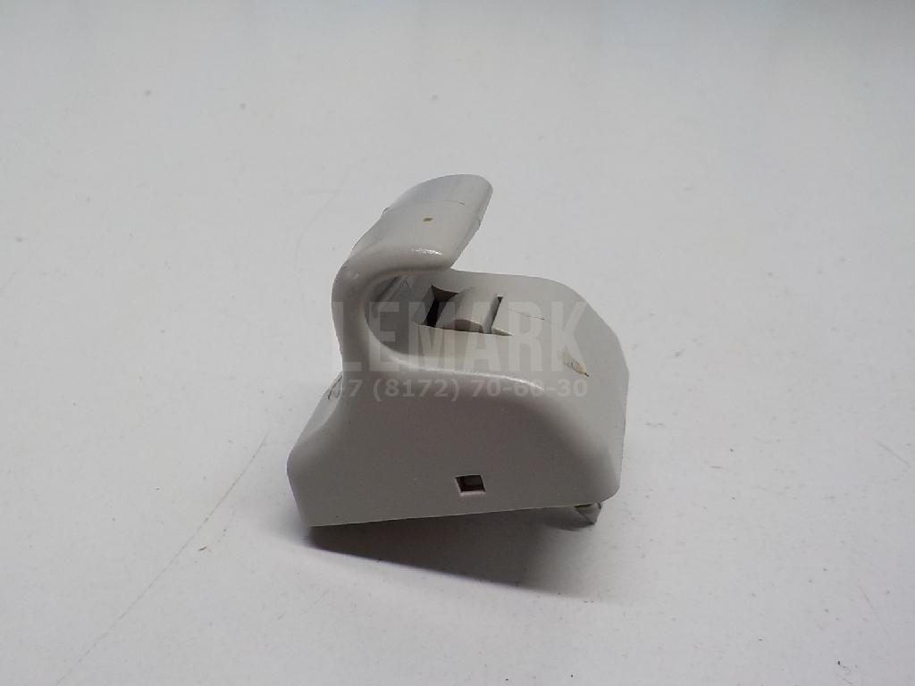 Крючок солнцезащитного козырька 8204121XKR02A Great Wall