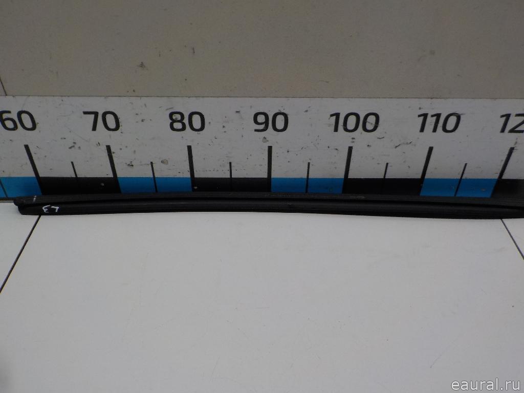 Накладка стекла заднего левого