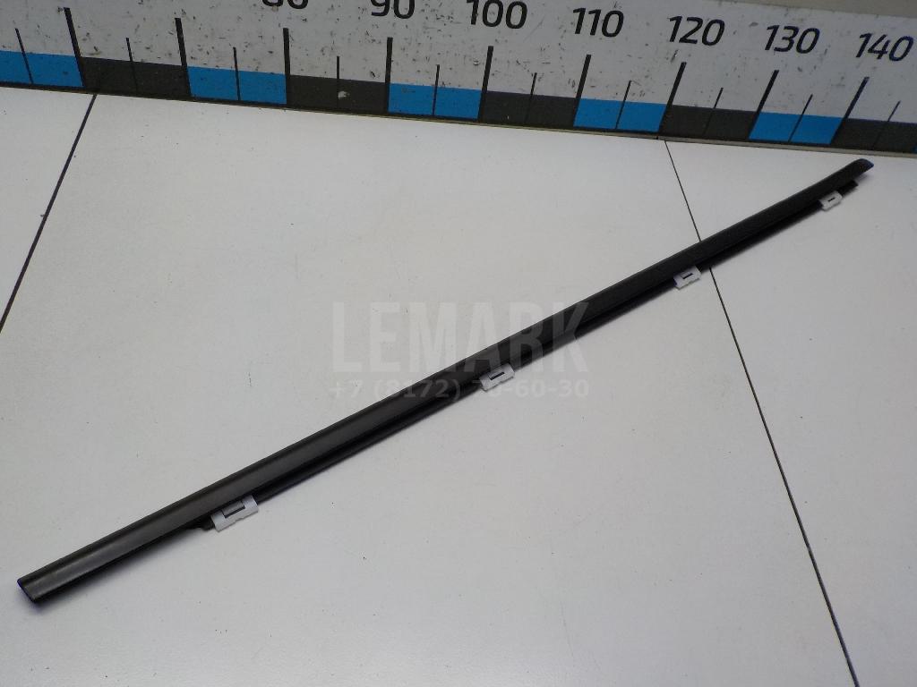 Накладка стекла переднего правого 82220D3001 Hyundai-Kia