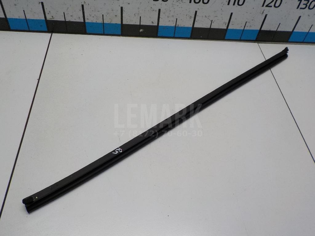 Накладка стекла переднего правого 82241D3000 Hyundai-Kia