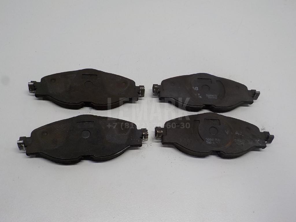 Колодки тормозные передние к-кт 8V0698151 VAG