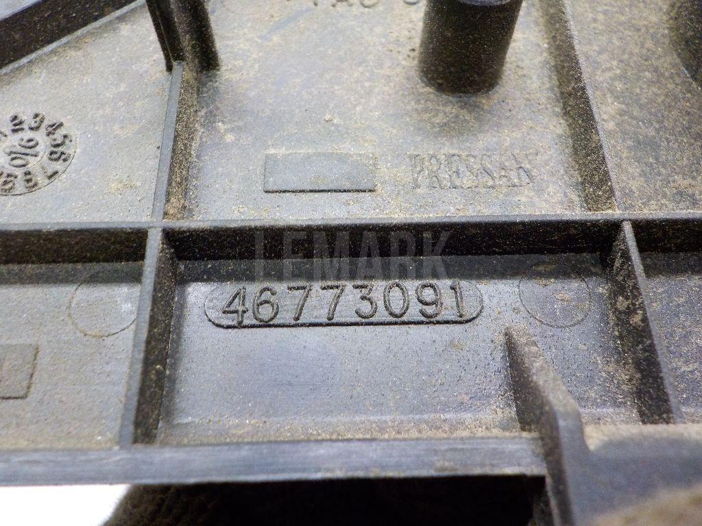 Кронштейн ручки для  Ford B-MAX 2012-2018