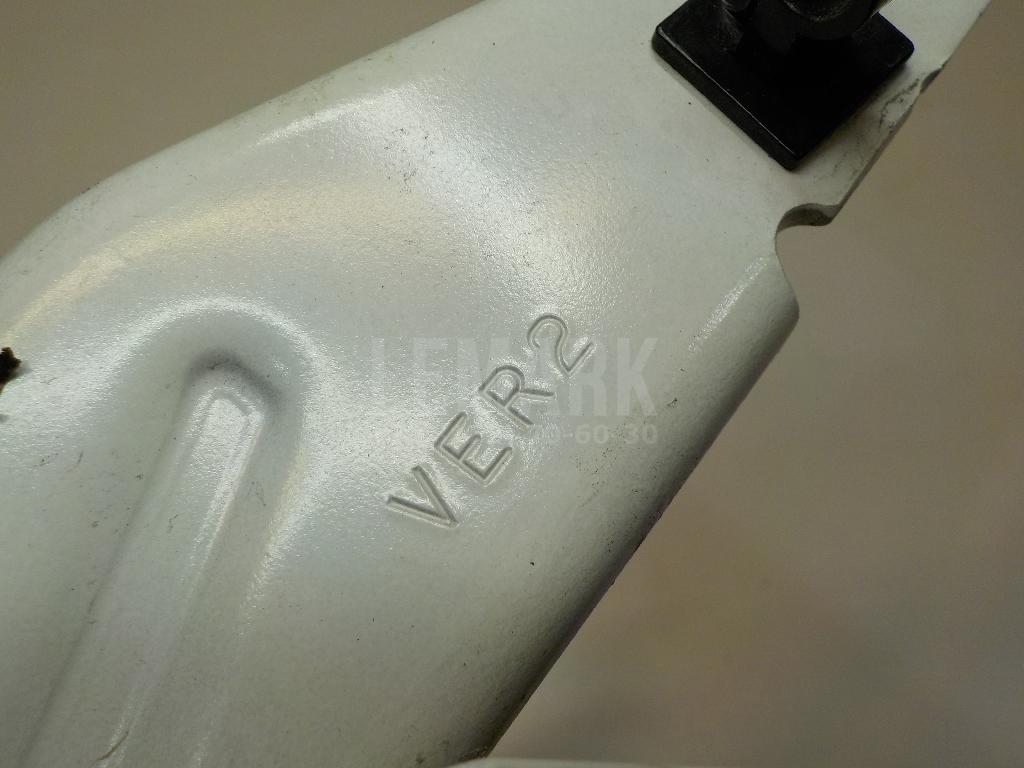 Петля капота правая для  Audi V8 1988-1994