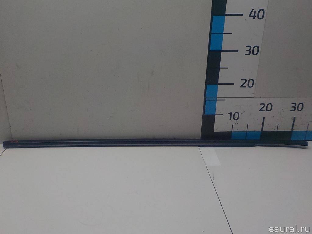 Накладка стекла заднего правого