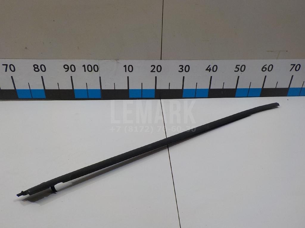 Накладка стекла заднего правого 6R68394785AP VAG