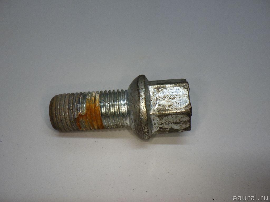 Болт колесный