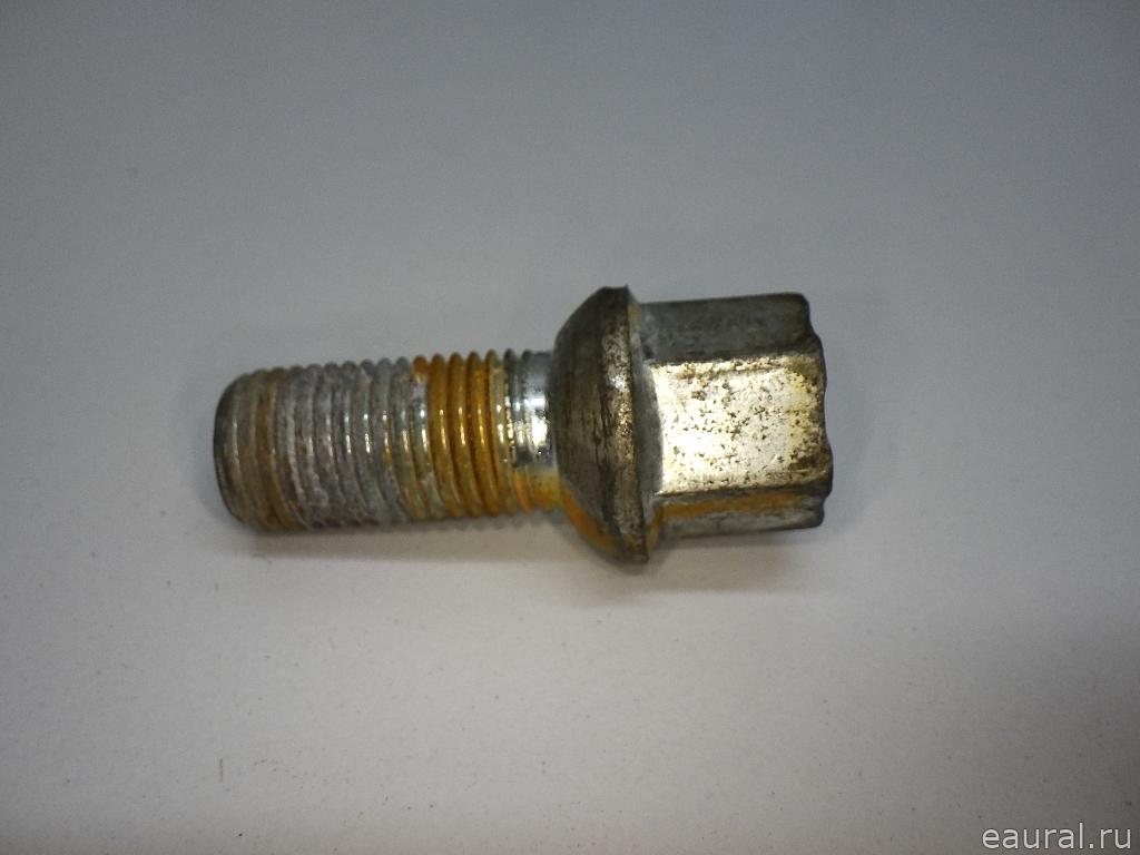 Болт колесный