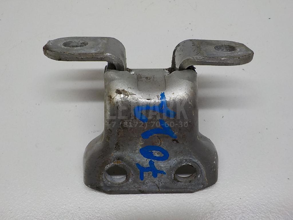 Петля двери передней правой нижняя 6873033020 Toyota