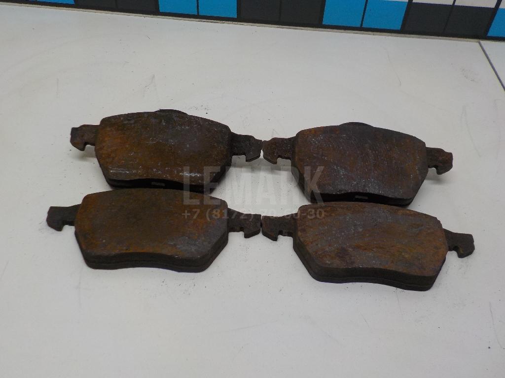 Колодки тормозные передние к-кт 4B0698151AF VAG