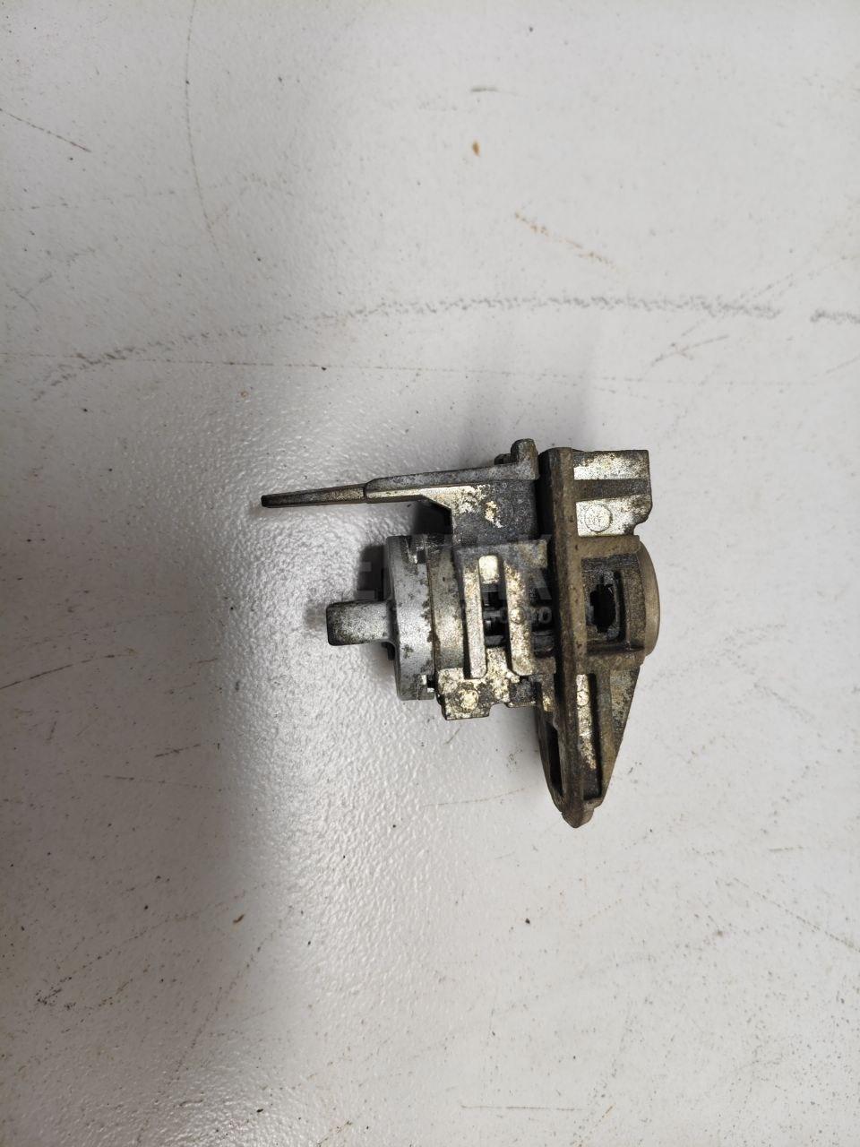Вставка замка двери 1552849 Ford