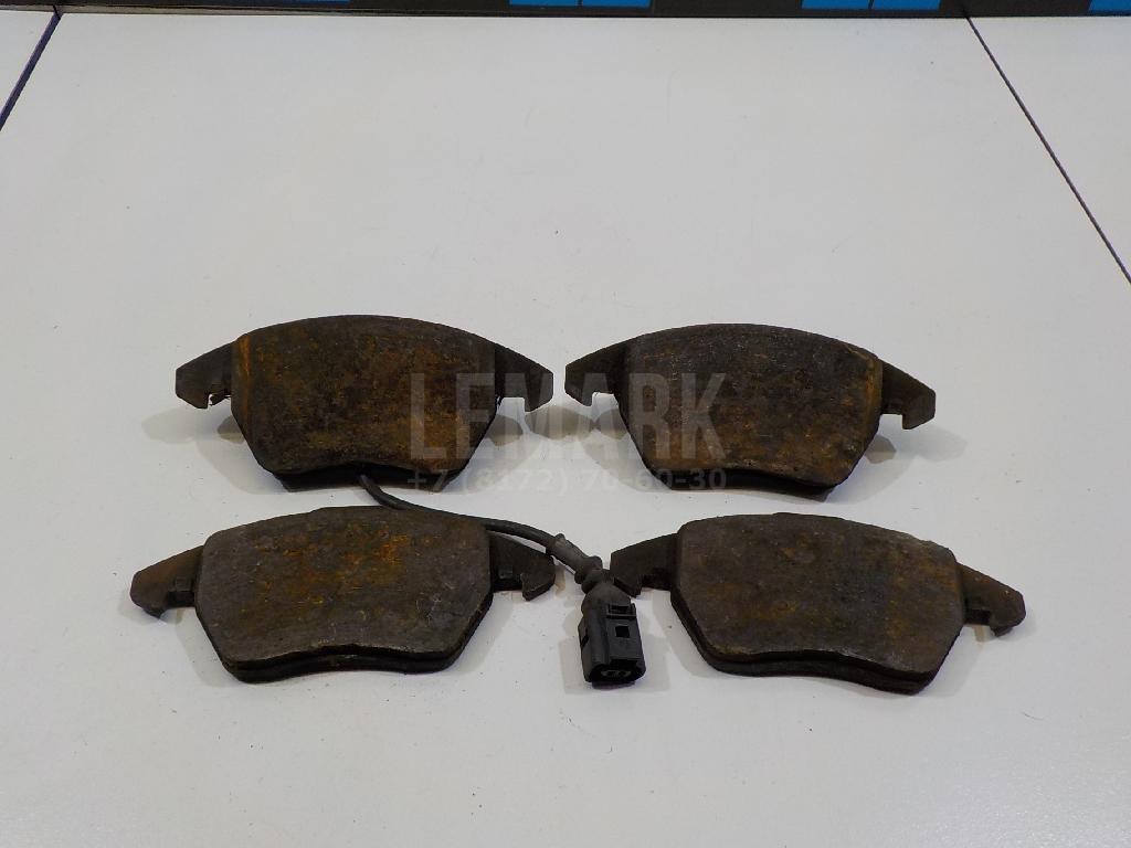 Колодки тормозные передние к-кт 3C0698151A VAG
