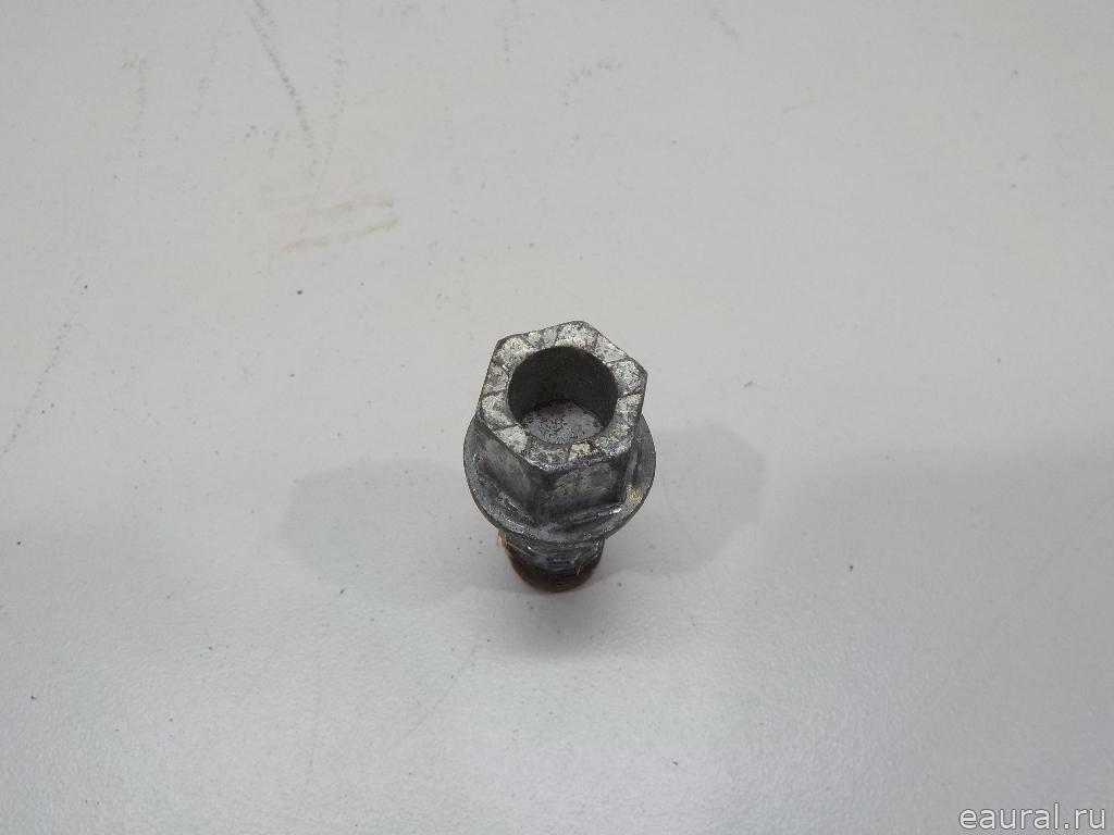 Болт колесный