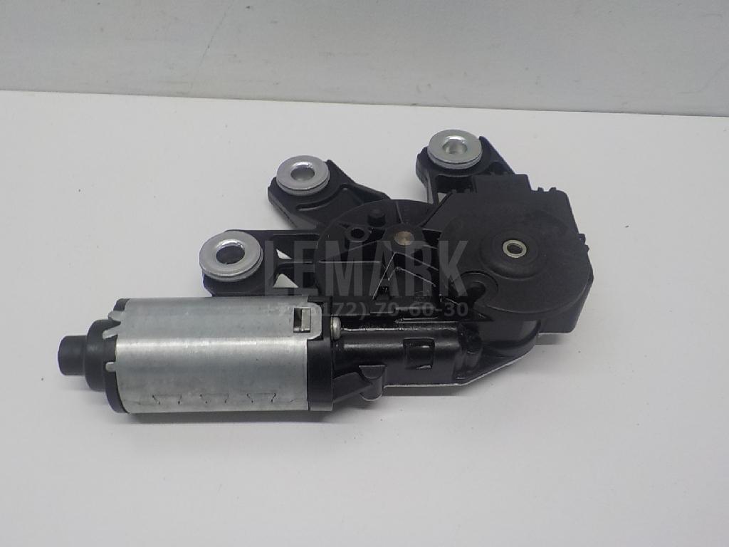 Моторчик стеклоочистителя задний 7L0955712C VAG