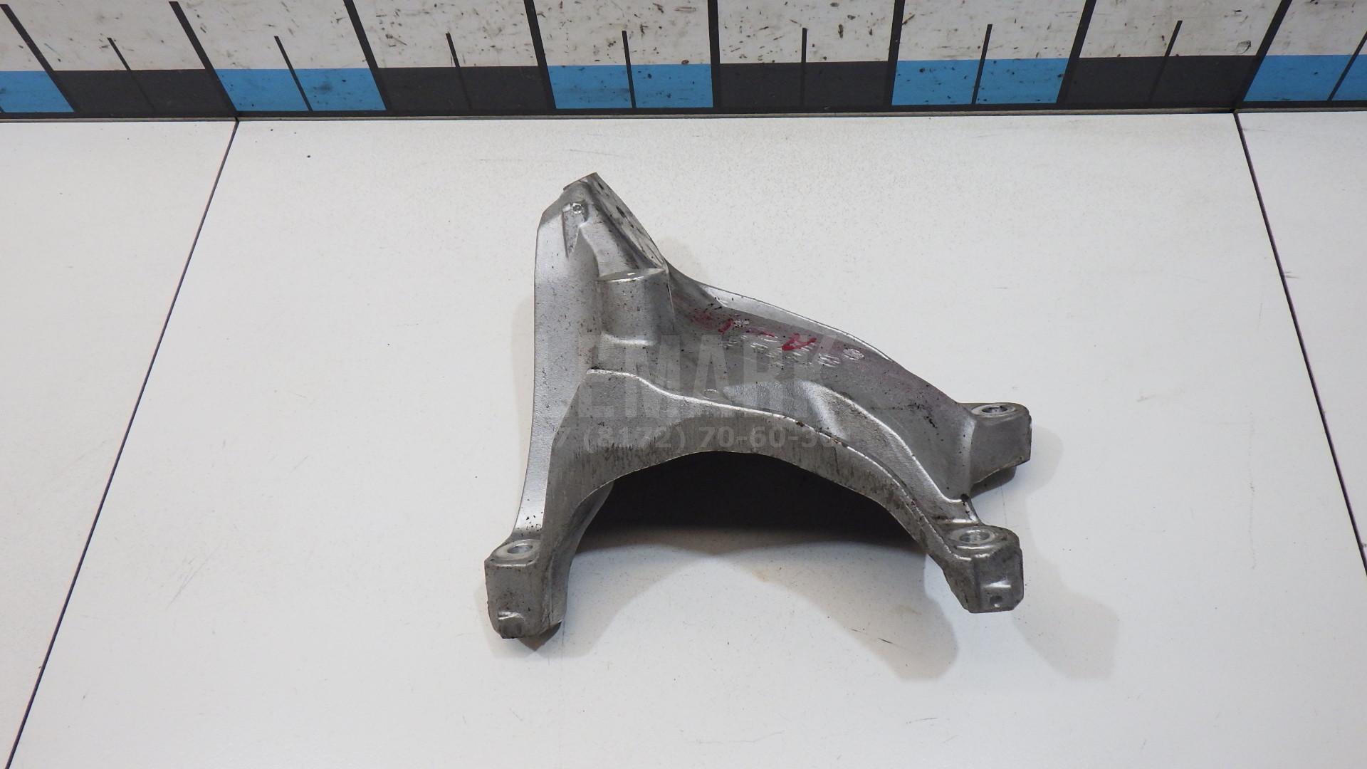 Кронштейн двигателя правый 7L8199308B VAG
