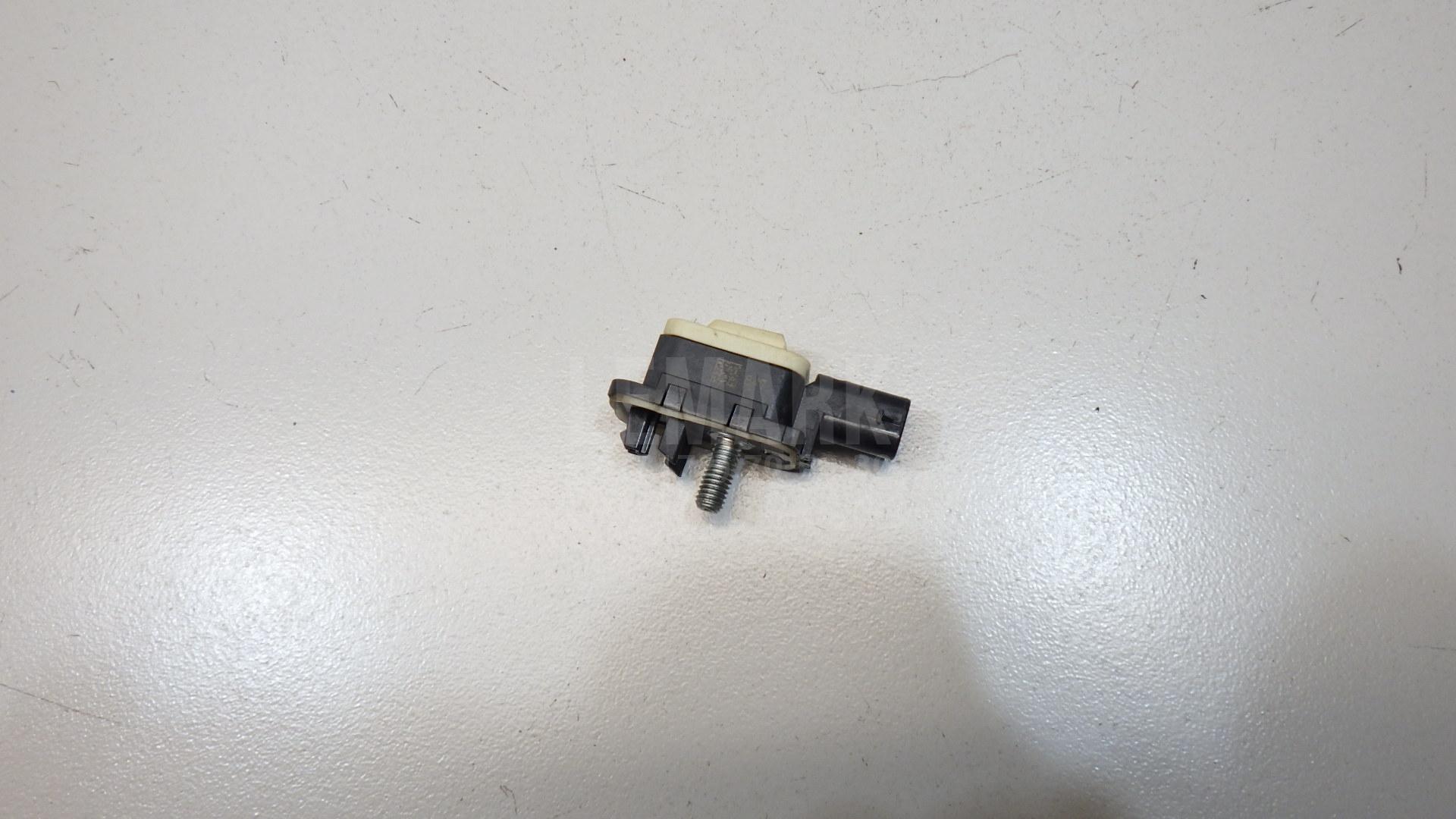 Датчик AIR BAG 7P0959354 VAG