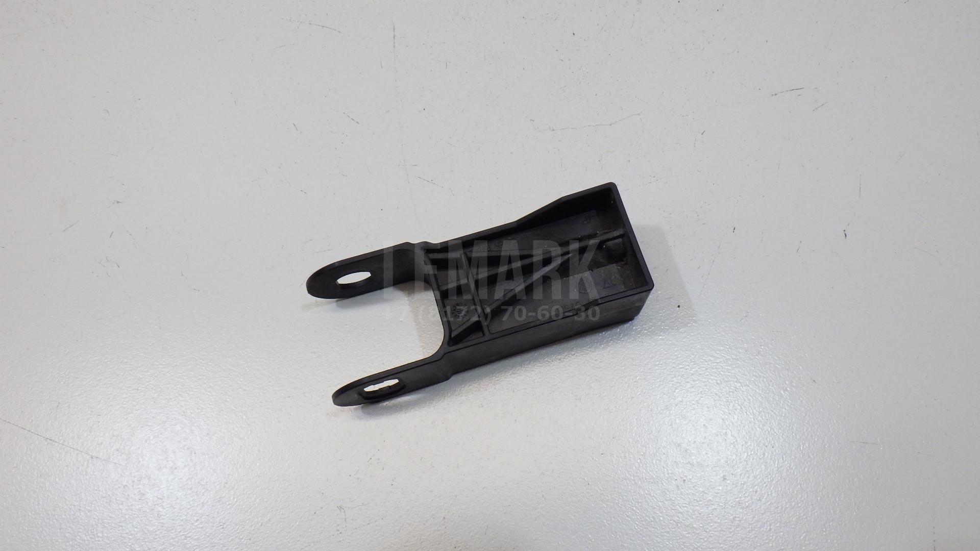 Кронштейн радиатора 7P0121079B VAG