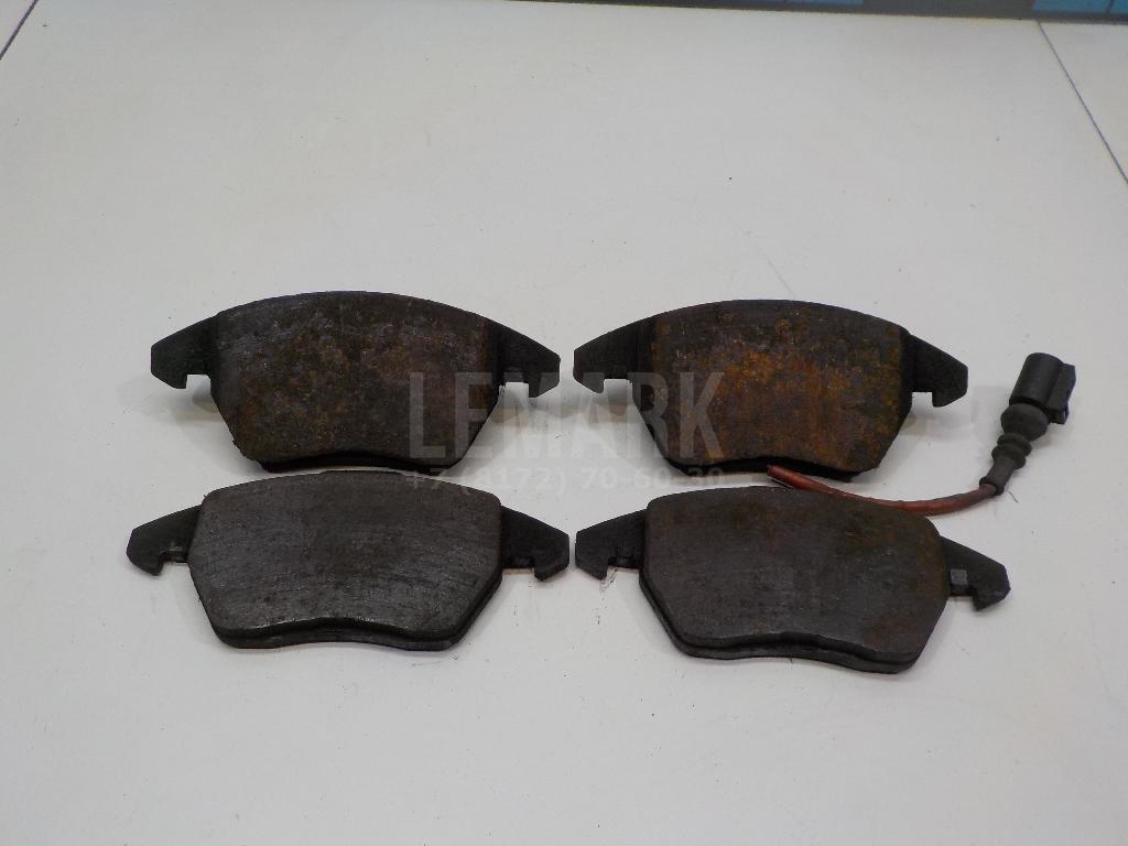 Колодки тормозные передние к-кт 3C0698151D VAG