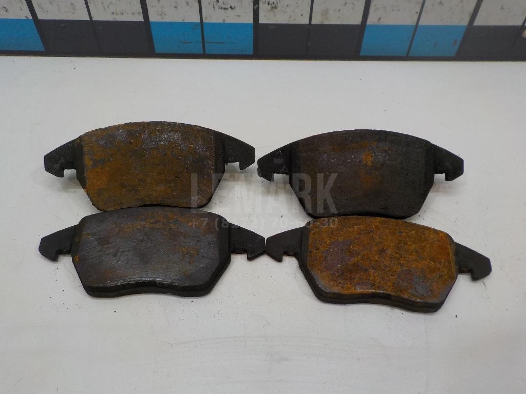 Колодки тормозные передние к-кт 5K0698151 VAG