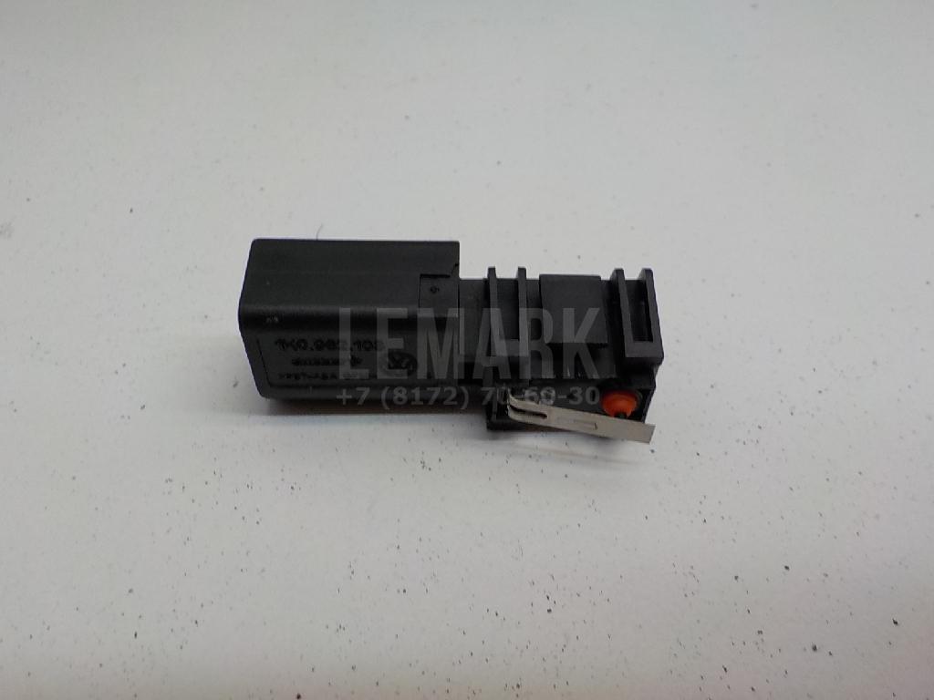 Кнопка открывания багажника 1K0962103 VAG