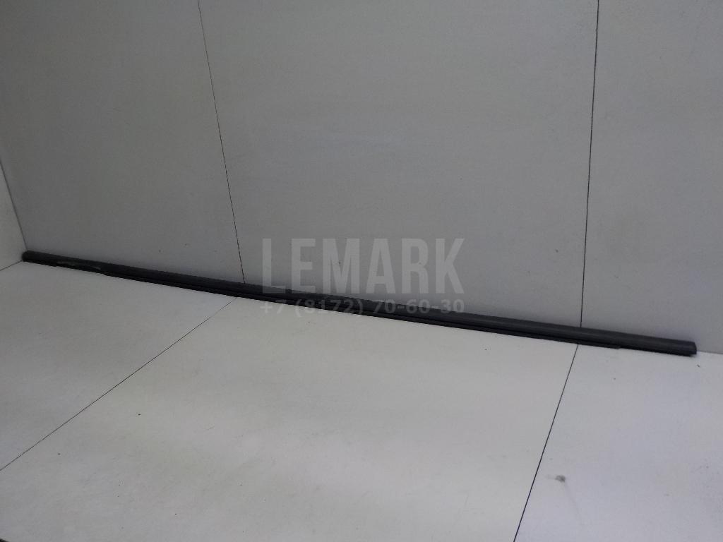 Накладка стекла переднего правого 13259957 GM