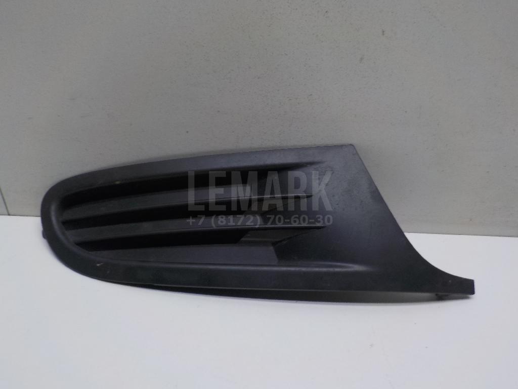 Решетка в бампер правая 5K0853666A VAG