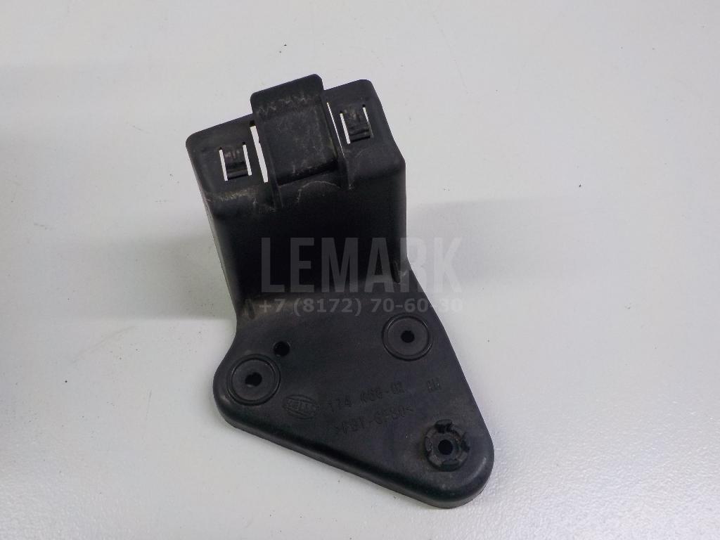 Кронштейн фар правый 62044BR00A Nissan