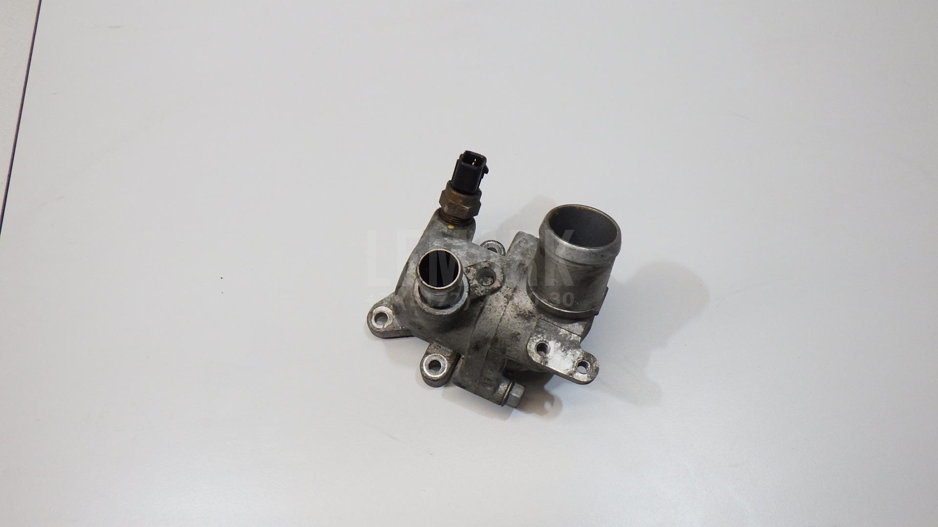 Корпус термостата 256102A720 Hyundai-Kia