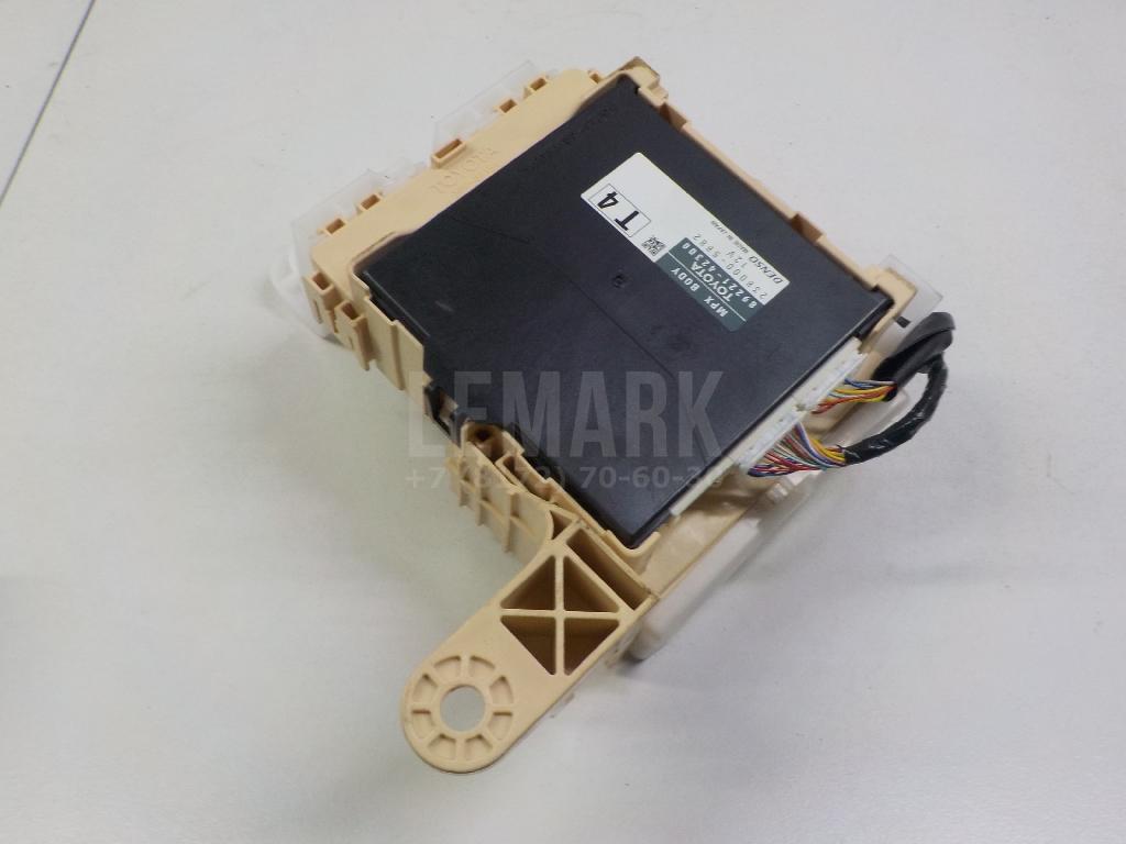 Блок предохранителей 8273042821 Toyota