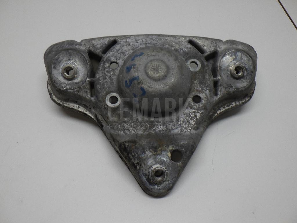 Кронштейн амортизатора 8D0412383E VAG