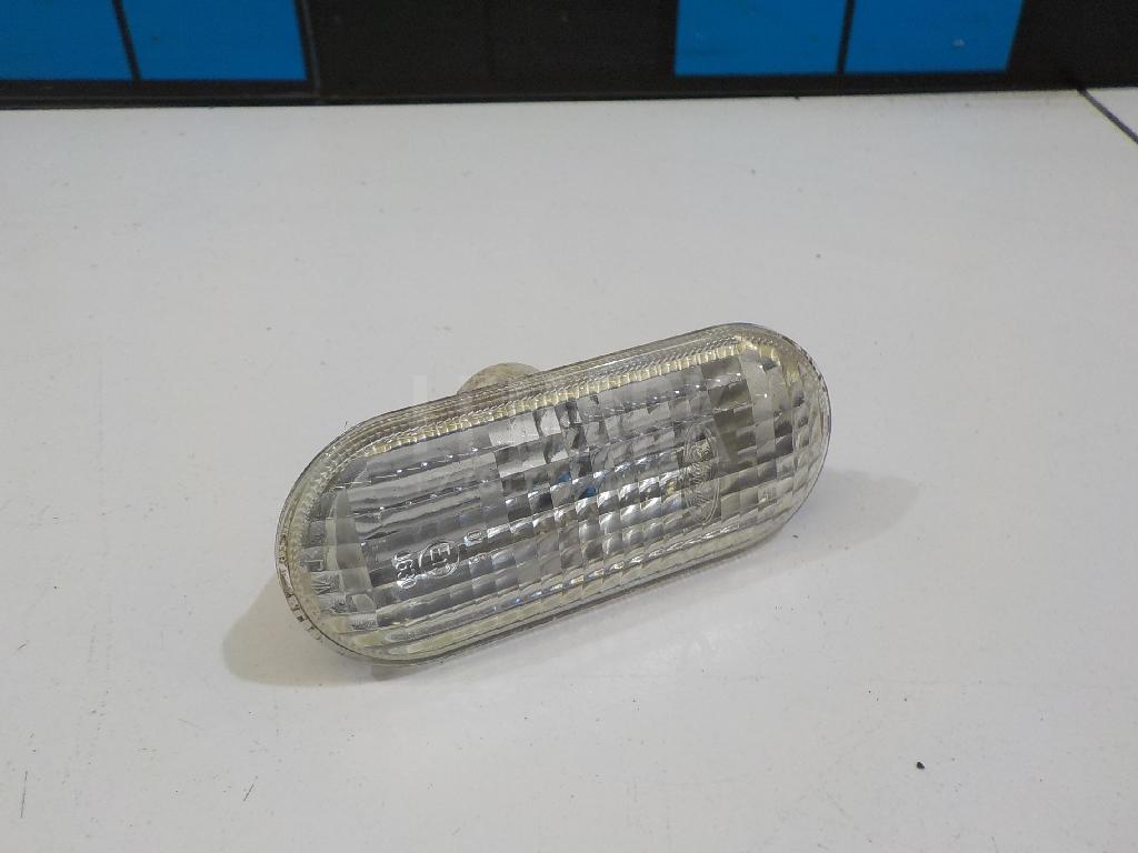 Повторитель на крыло белый 1336185 Ford