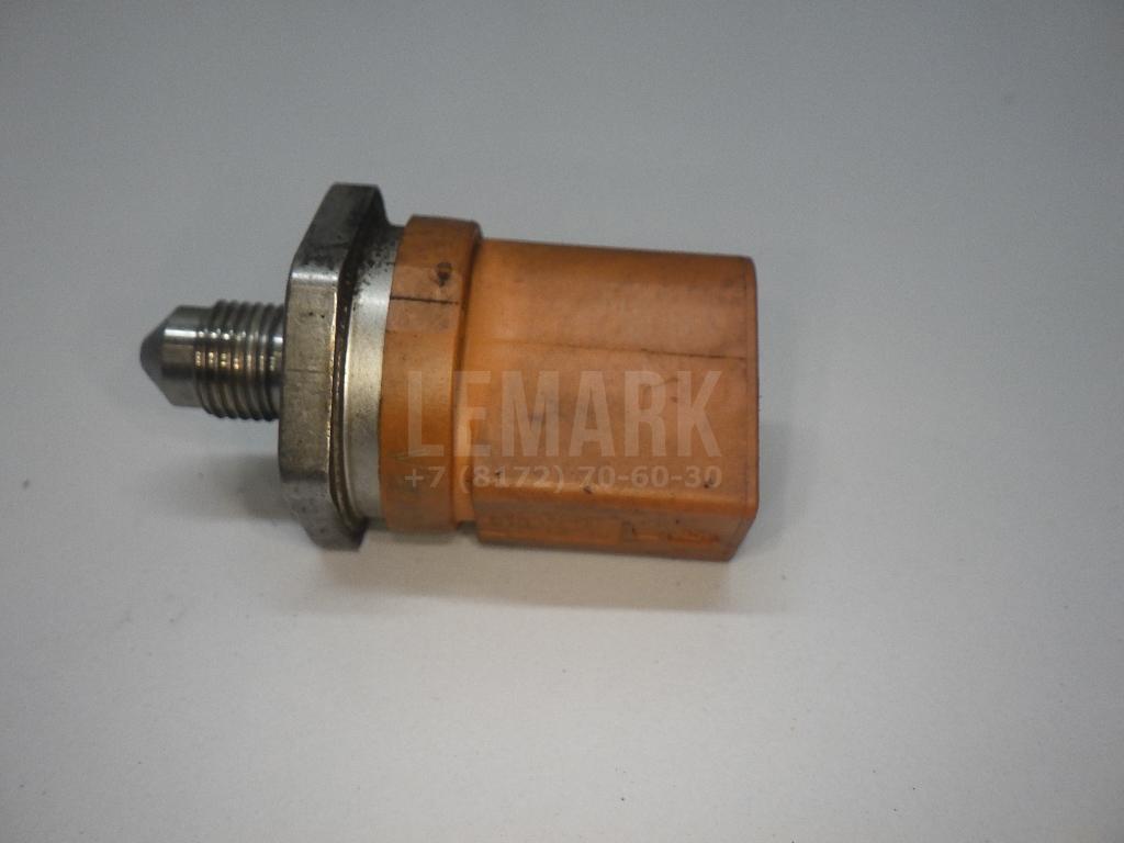Датчик давления топлива 06J906051D VAG
