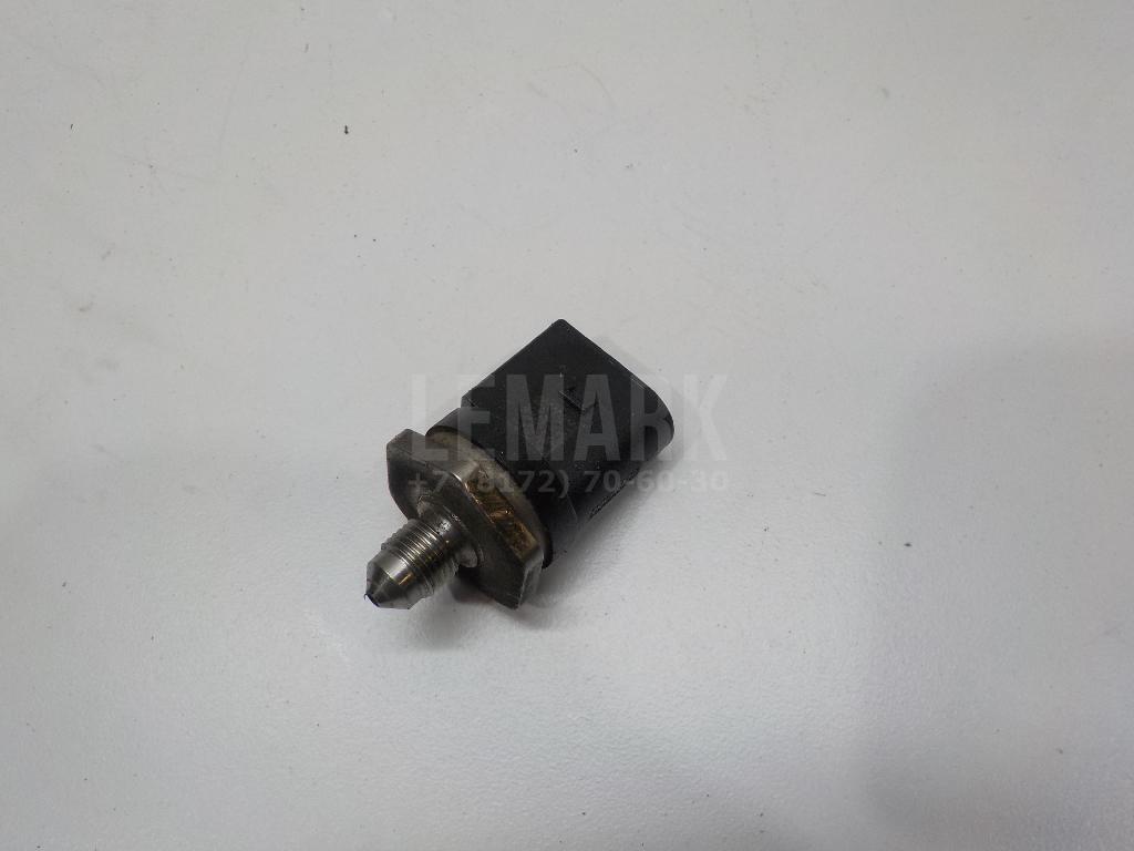 Датчик давления топлива 06J906051D VAG