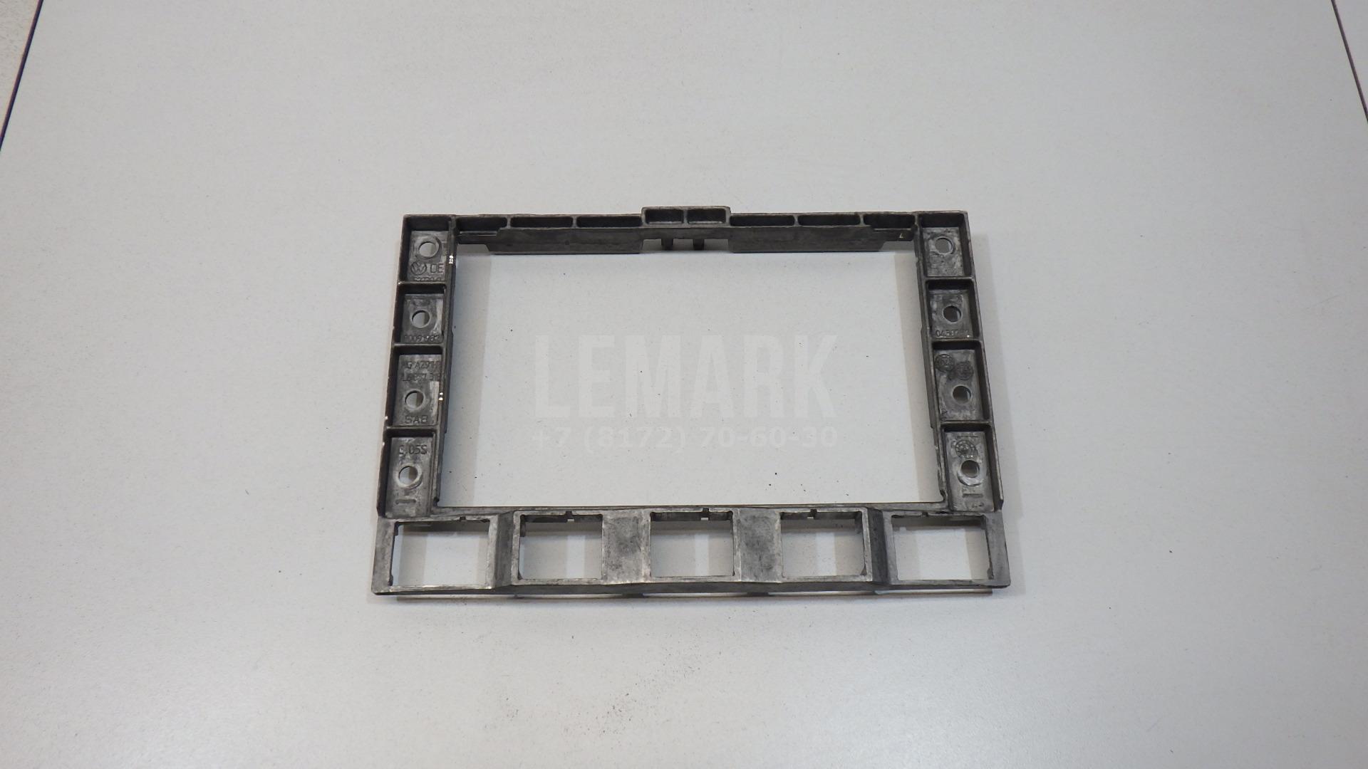 Рамка магнитолы 7L6857318C VAG