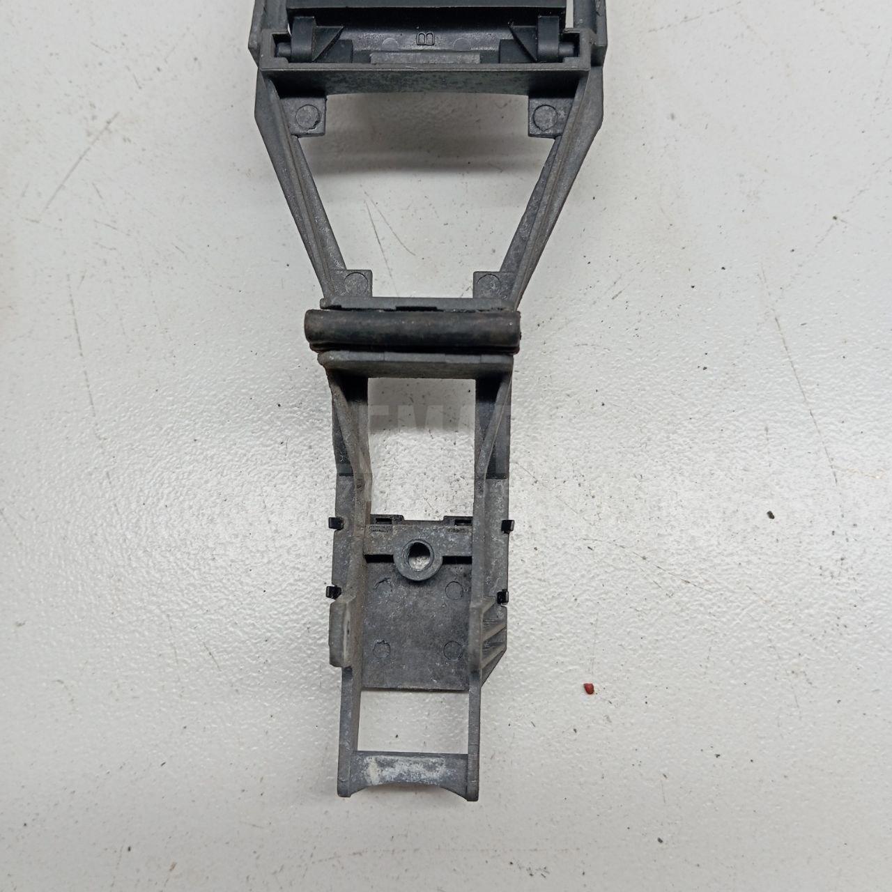Кронштейн ручки 3B0837885E VAG