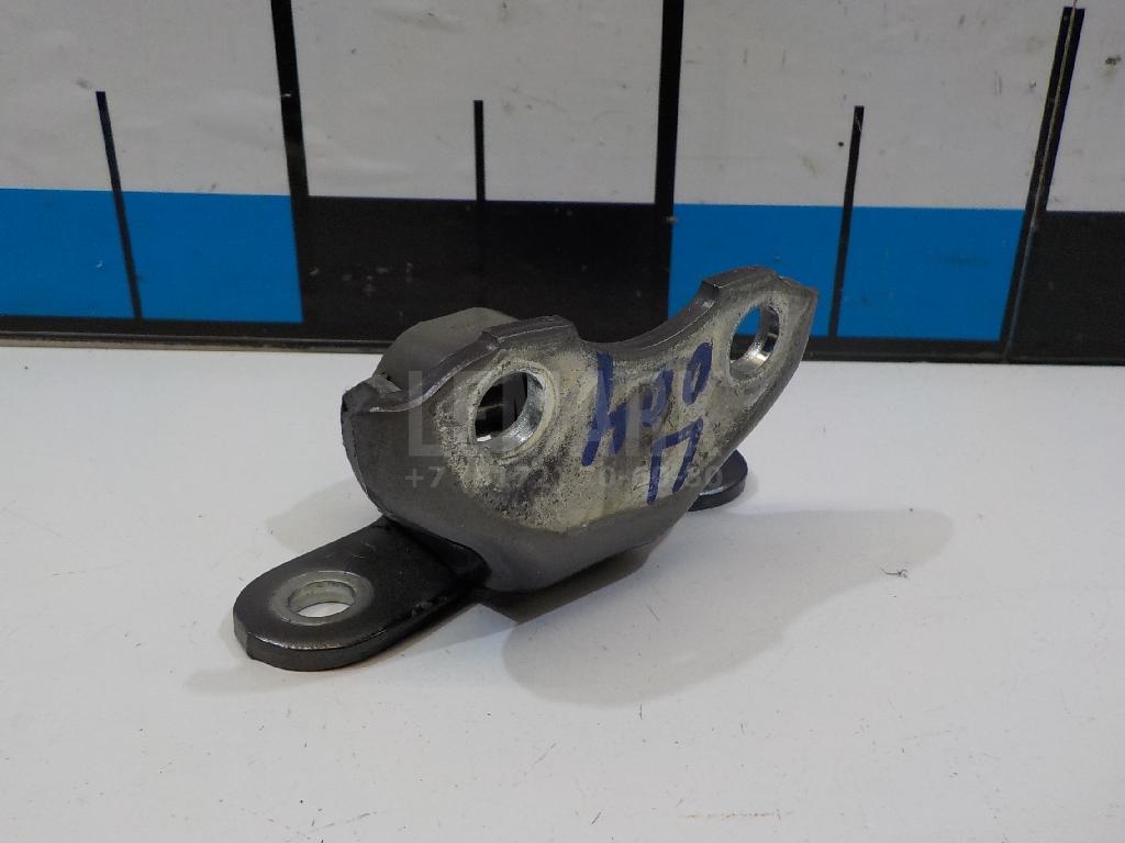 Петля двери передней правой нижняя 6873012120 Toyota