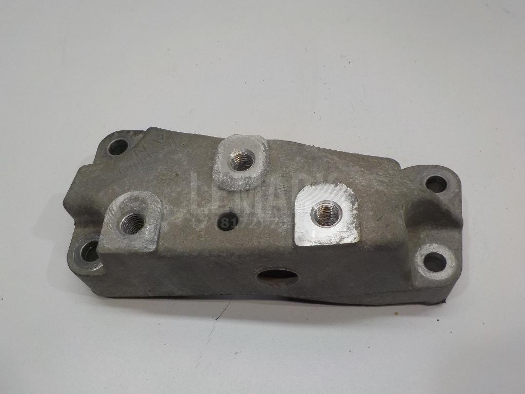 Кронштейн опоры двигателя 1K0199117AN VAG