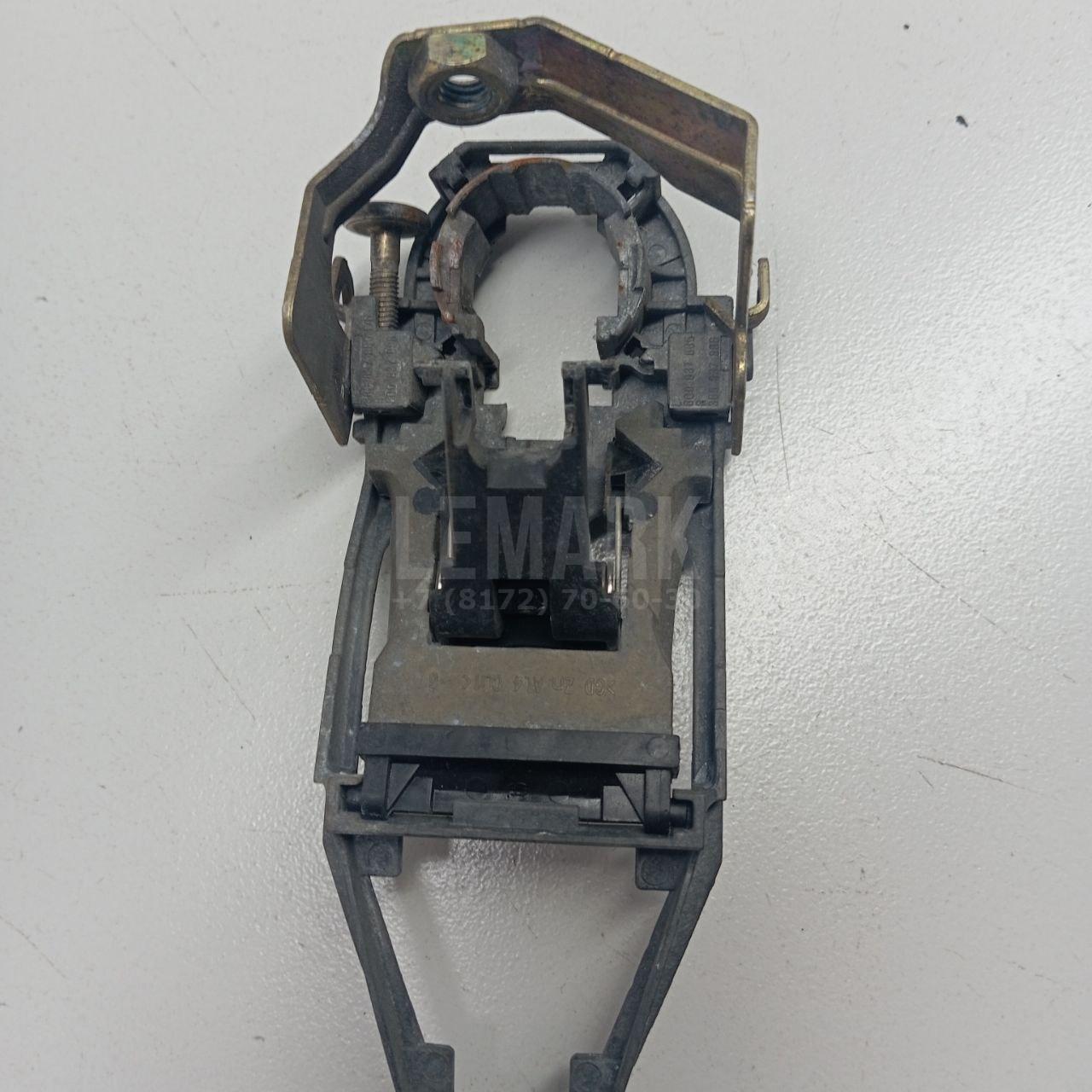 Кронштейн ручки 3B0837885E VAG