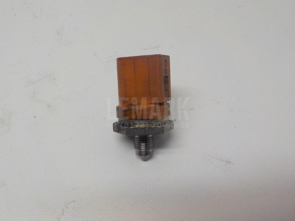 Датчик давления топлива 06J906051D VAG