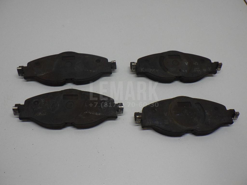 Колодки тормозные передние к-кт 8V0698151 VAG